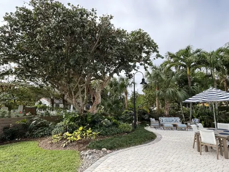 Resort-Style Pool Home in Downtown Delray Beach - 3 minutes from Atlantic Avenue Отели в г. Делрей-Бич