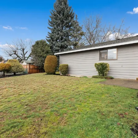 Cozy 3-bedroom house in peaceful Renton with WiFi, AC