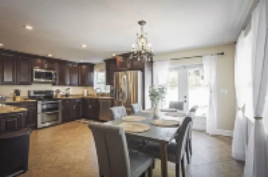 HEATED POOL 8 FEET DEEP AND FIRE PIT BLISSFUL 4 BR HOME CLOSE TO EVERYTHING