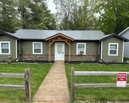 3BR Family Retreat - Relax, Play, Unwind, ENJOY in the Heart of Wisconsin! Hotels in Nokomis