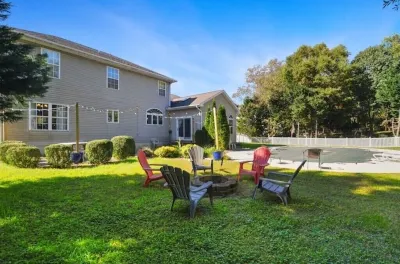 Spacious 5 Bedroom w/Pool, Patio and Theater