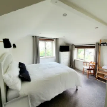Peaceful cottage nr Ludlow & Leominster, newly renovated, large garden & orchard Hotels in Leominster