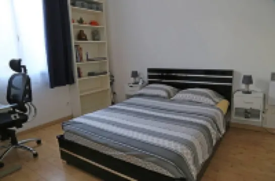 Large apartment on canal 2 steps from downtown Sète