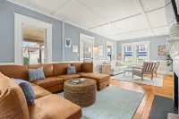 Luxe Historic Bungalow in Heart of Downtown Mystic