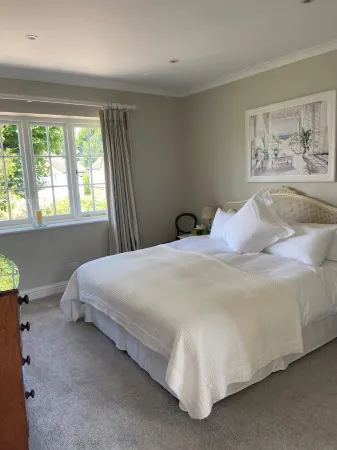 Cosy, spacious 2 storey apt, 35mins Central London, Heathrow/Gatwick & Wimbledon