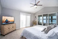 Hot Tub River Views Hotels in Hampton Township