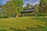 Classic Log Cabin 15 minutes to downtown Asheville-fire pit, pond, fireplace