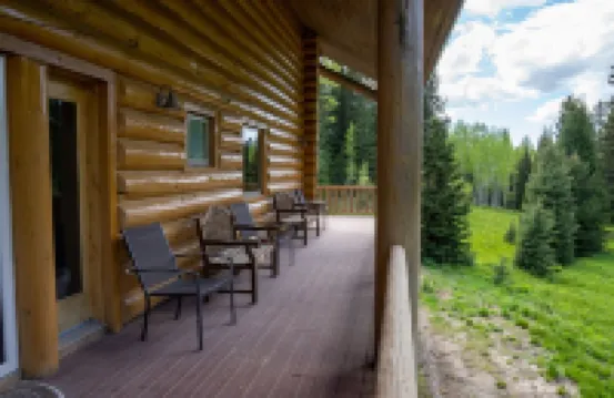 Secluded big cabin within a mile of the resorts. looking for 30d+ rentals