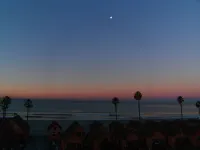LOWER UNIT- 50 STEPS TO THE BEACH, WALK TO VILLAGE, OceanView