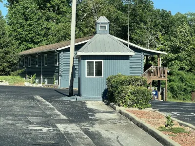 Lake Condo in Nancy KY at the entrance to Lee’s Ford Marina. Hotel di 