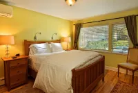 FABULOUS 2BD CONDO - AC - PRIVATE DECK WITH VIEW - 5 STAR RATINGS