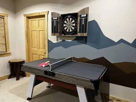 Experience the Magic of Wapiti Valley in Luxury. Stunning Views-East Yellowstone