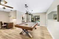 Billiards and Poolside Bliss Centrally located in SE Cape Coral, Pet Friendly!