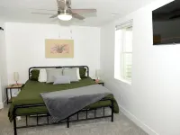 Spacious Home Near Canyons, Expo Center, and RSL Stadium サンディのホテル