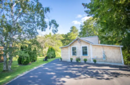Waterfront Coastal Cottage in Kennebunk, Maine