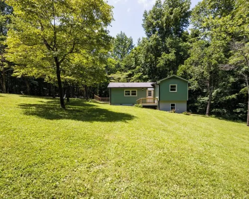 Cozy 3-Bedroom Cottage, Near the Lake Hotels in Dickson County