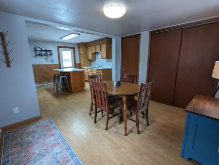 Cozy Oak Street Cottage