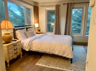 Shuttle to Resort, Remodeled 1930 sqft, Family Friendly, Large Outdoor Space