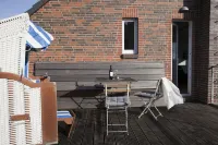 Vacation apartment near the beach with spacious roof terrace