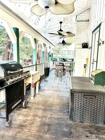 LOCATION, LOCATION, LOCATION! Charming West Village Cabin In Town- 2 Miles/Lake.