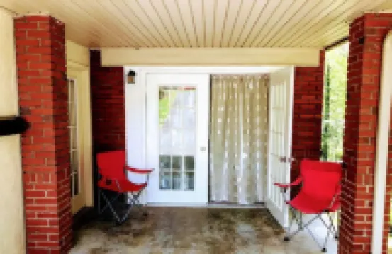 Private, Sanitized Loft, with Discounts Sleeps 2