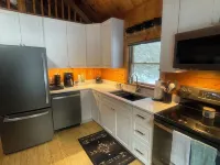 Minutes to Moosehead Lake, ATV Trails from driveway, Hiking, Mountain Biking 格林維爾酒店
