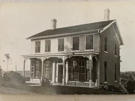 Mississippi River Views and Downtown LeClaire all in one!