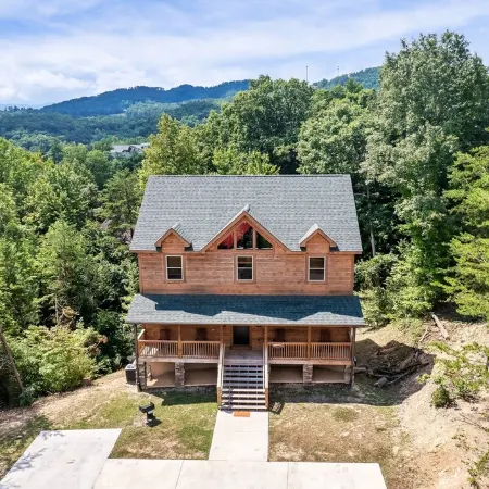 Breathtaking Cabin in Perfect Location W A Private Pool and Coutnless Amenities!