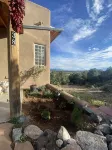 Serene Taos Ski & Mountain Bike Retreat with Stunning Views — Upper Level Sipapu Ski Area附近的飯店