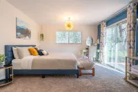 Kokanee Grove ~ Shasta Lake 2ac Estate ~ Pool/HotTub/GameRoom ~Central Location!