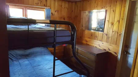 NORTHWOODS cabin. Fish hunt snowmobile   Family reunion destination Отели в г. Lincoln County