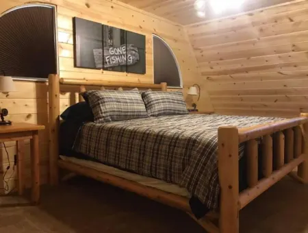 4BR 2 Bath w/ hot tub and game room. Within 10 mins of Harlan & Cumberland.