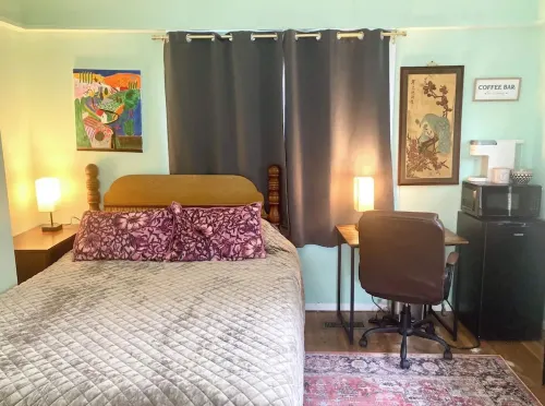 Hot Tub Private Studio- 1BR/1BR- Historic Tree Streets- 2 min drive to downtown