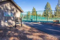 Private Hot Tub and Bikes! Great Location!
