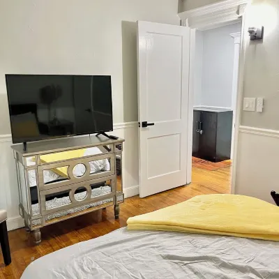 Downtown Columbia SC- Waccamaw Ave Hotels near Goodwill