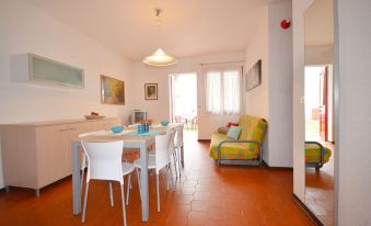 Modern and Stylish Accommodation with Pool