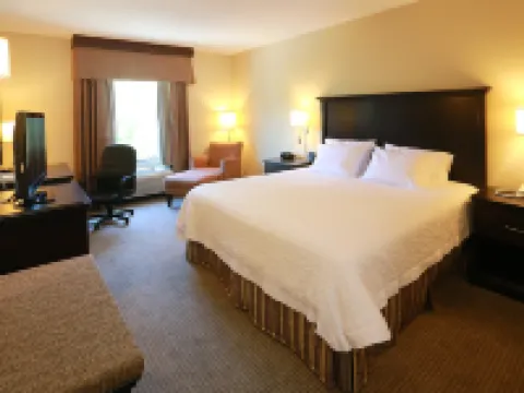 Hampton Inn & Suites by Hilton Laval Hoteles en Laval