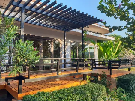 Baan Suan Hill Resort Отели рядом с достопримечательностью «Ratchaprapha»