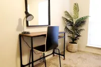 Cozy One Bedroom, Washer Dryer, Central Location,  Fireplace, Monthly Discounts
