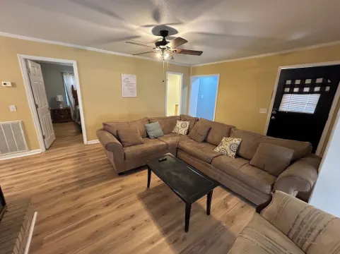 Country Living w/ TVs in Each Room Hotels in Darlington County