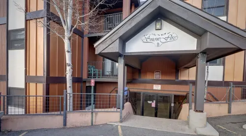 Cozy Mountain Bungalow Hotels in Angel Fire