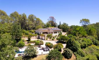Charming Villa in the South of France with Private Pool and Gardens