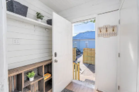 Savannah Vintage Haven - Thomas Square