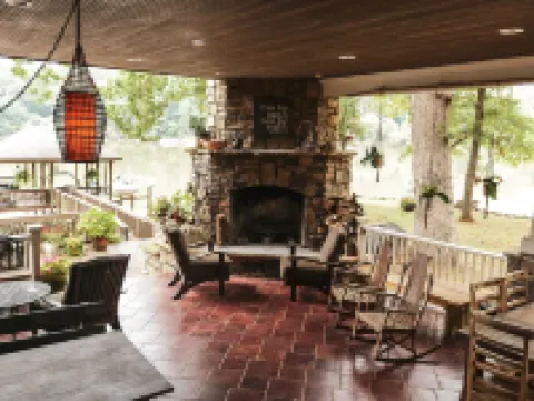 Beautiful Charlotte Lake Wylie Waterfront Bungalow Hotels in Steele Creek