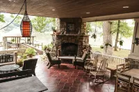 Beautiful Charlotte Lake Wylie Waterfront Bungalow