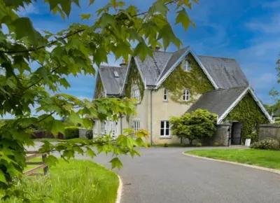 Cluain Ard Holiday Home by Trident Holiday Homes Hotels near Dunamaise Arts Centre