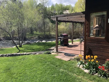Private Cabin in beautiful Downtown Steamboat! BEST LOCATION in OLD TOWN!