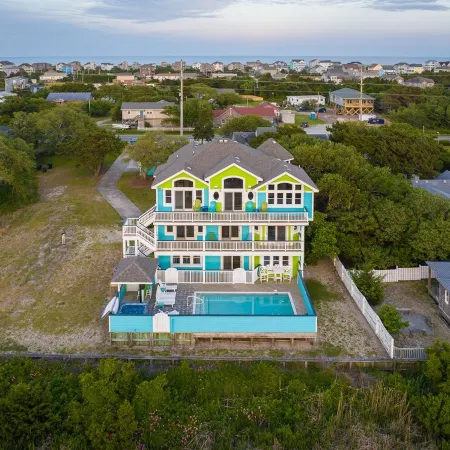 Panoramic Views! 7BR - 8BA - Elevator- Pool - Hot Tub - Game Room - Theater