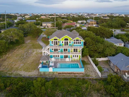 Panoramic Views! 7BR - 8BA - Elevator- Pool - Hot Tub - Game Room - Theater