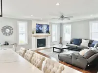 NEW Beach House - 3 blocks to the beach with beach Badges! Hotels in Long Branch